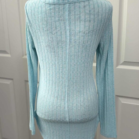 Like New Baby Blue Ribbed Long-Sleeve Knit with a Scooped Neck Top Size L - Picture 2 of 4